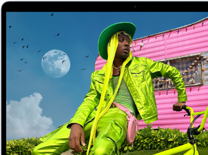 En MacBook Air med Liquid Retina-skjerm vises.