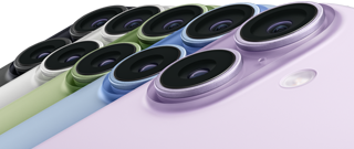 iPhone 17, fra baksiden, Fusion dobbelt kamerasystem, alle fem fargene overlapper hverandre: svart, hvit, salviegrønn, duggblå og lavendel